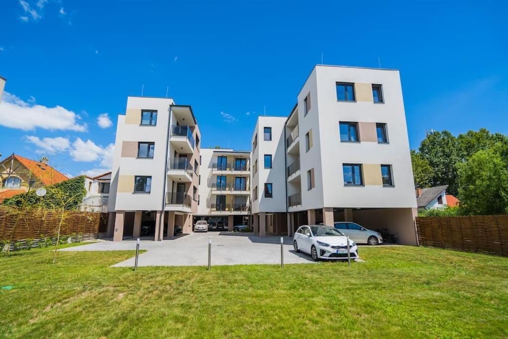 Jungle Apartment Siófok Esterno foto